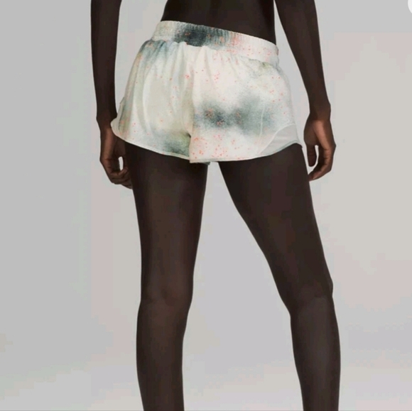 Lululemon Hotty Hot Low-rise Reflective Short Size 4 - Picture 2 of 15